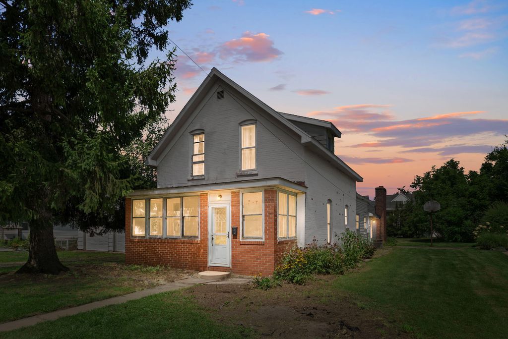 105 Locust Street E, Three Oaks village