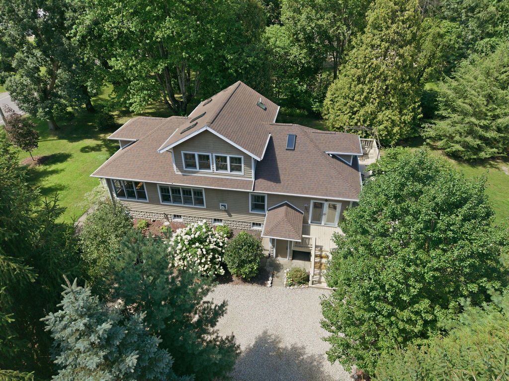 9737 Union Pier Road, Chikaming township