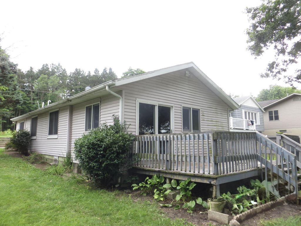 25012 Kenneth Avenue, Ontwa township