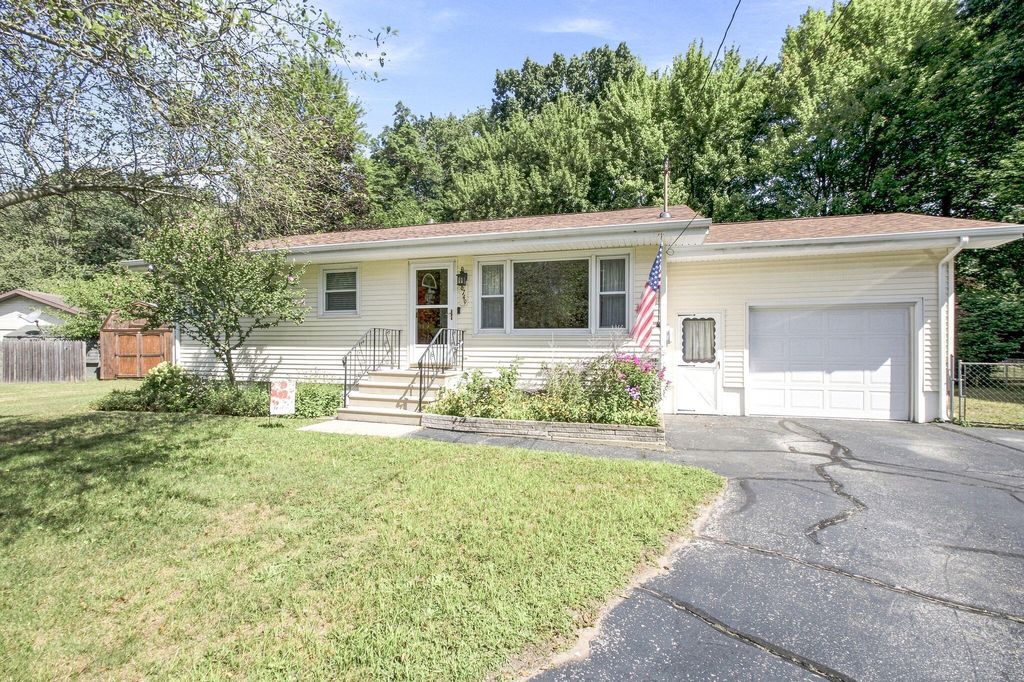 6749 Deadwood, Coloma charter township