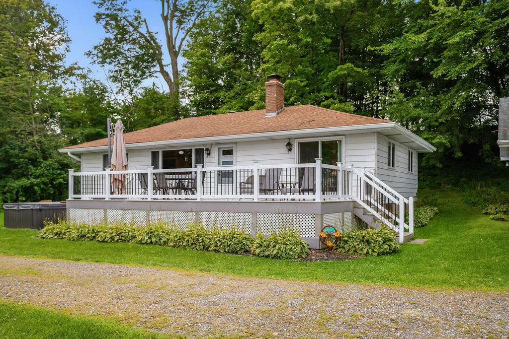 48873 Rush Lake Road, Hartford township