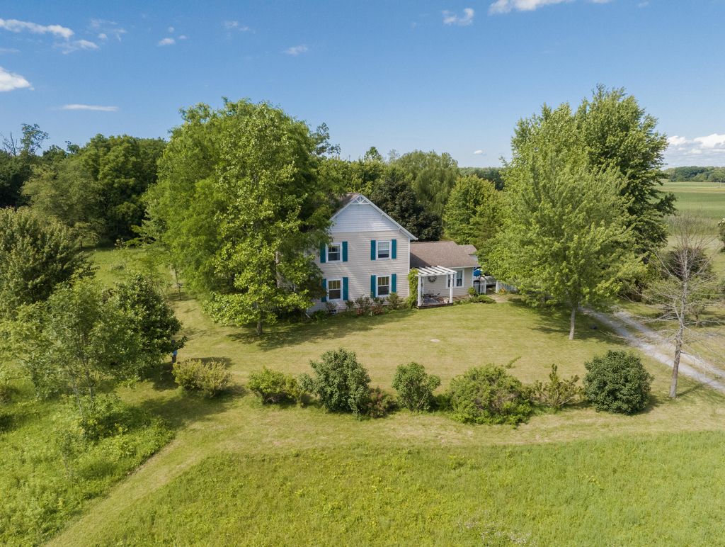 5665 W Phillips Road, Three Oaks township