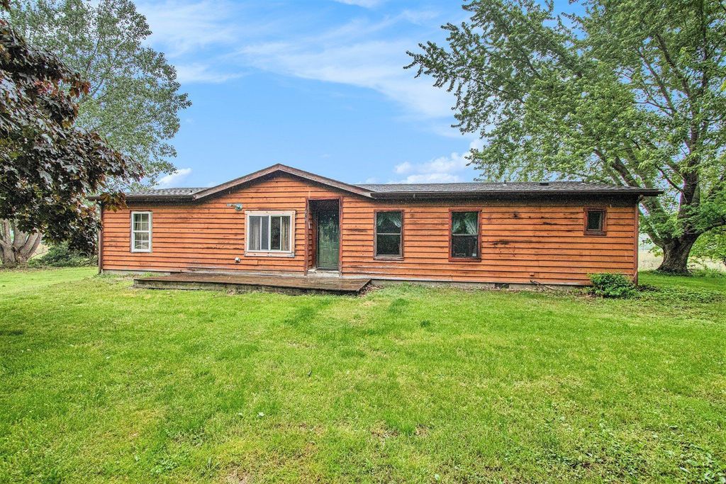 6727 Youngren Road, Chikaming township