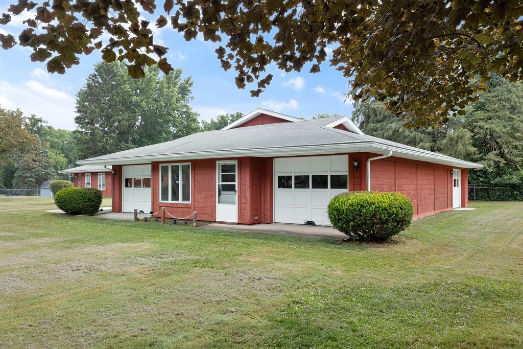 128 Schirmer Parkway, Buchanan