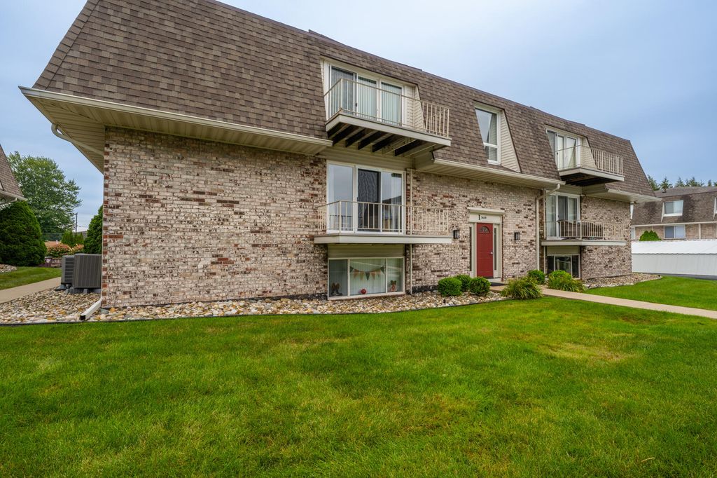 3618 Lakeshore Drive Building: I Unit: 8, St. Joseph