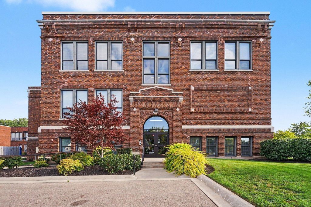 460 Broadway Street Unit: 205, South Haven