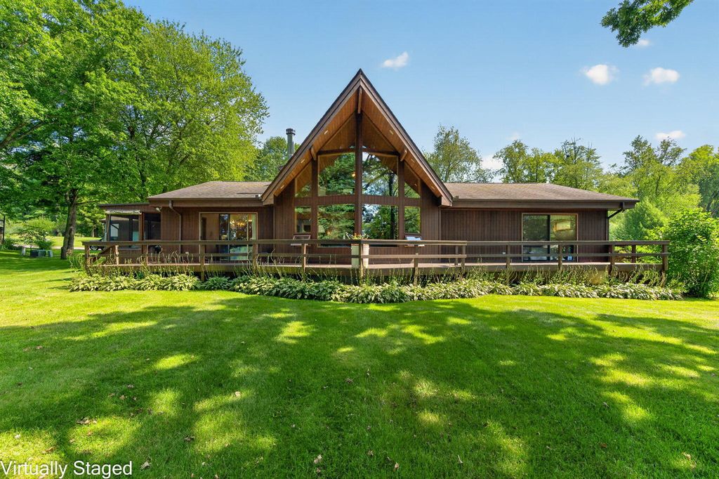 29116 Cedarama Drive, Porter township