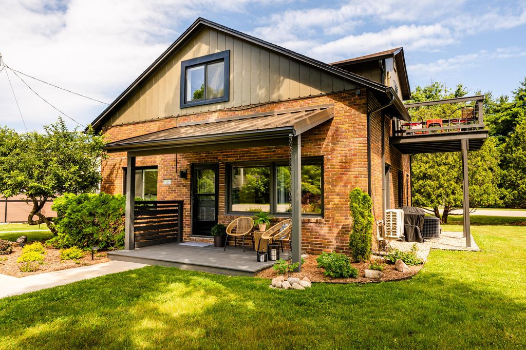 7321 W Harbert Road, Chikaming township