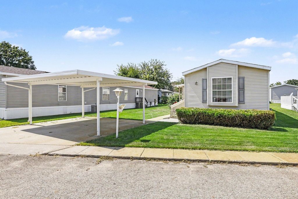 69205 Garver Lake Road Unit: 52, Edwardsburg village