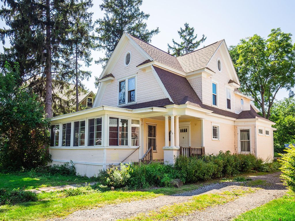 210 S Elm Street, Three Oaks village