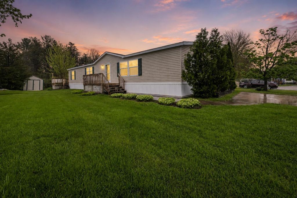 8000 Warren Woods Road Unit: 62, Three Oaks township