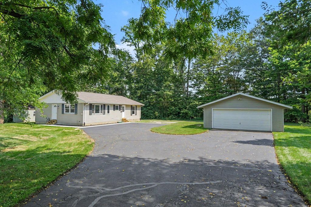 410 N Bluff Street, Berrien Springs village