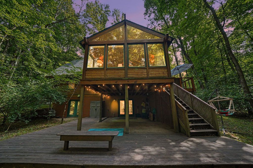 18 Camp Madron Road, Buchanan township