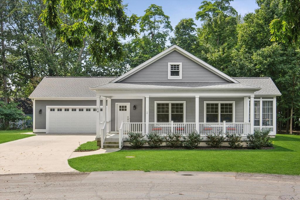 556 N Shore Drive Unit: 14, South Haven city