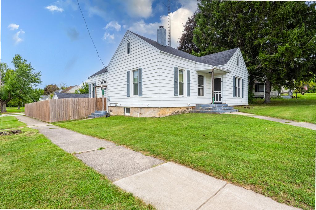 6655 E Main Street, Eau Claire village