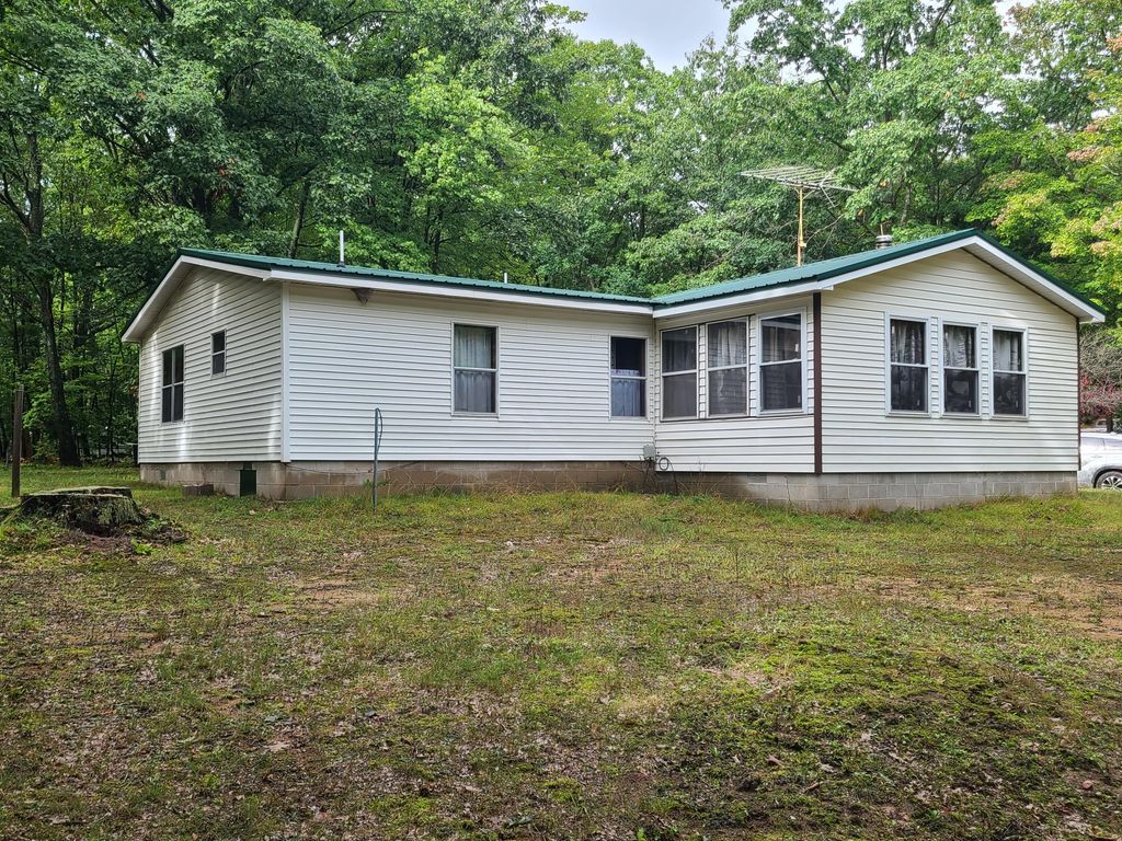 124 Osceola Ledge Drive, Rose Lake township