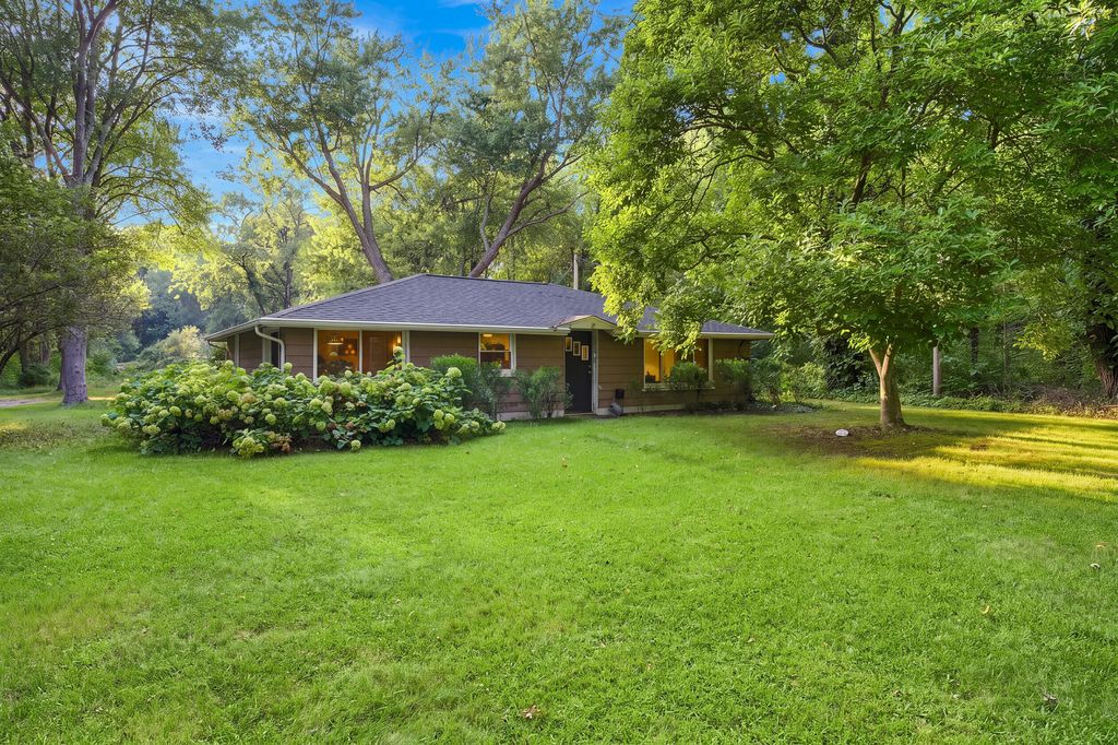 4292 Pier Road, Hagar township