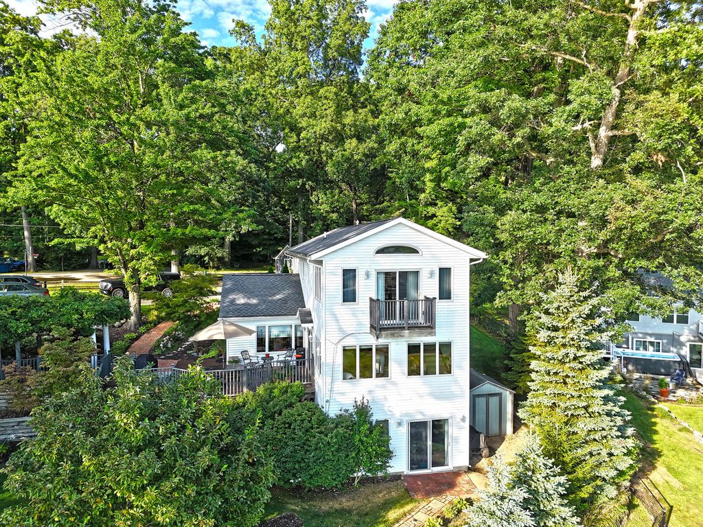 50002 Wildwood Drive, Silver Creek township