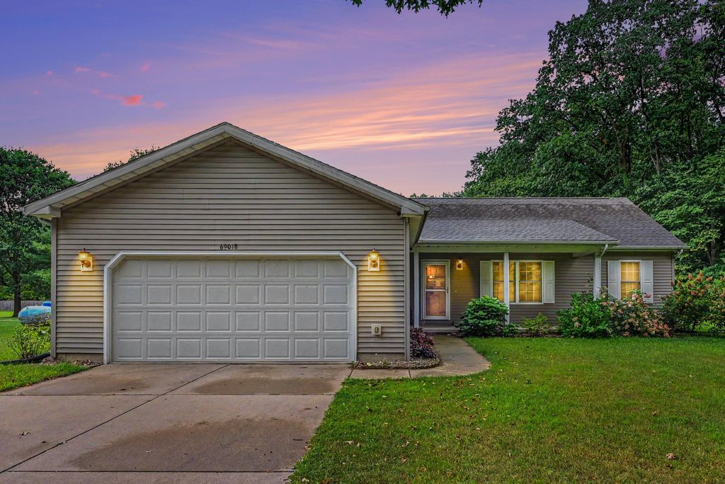 69018 Nautical Drive, Ontwa township