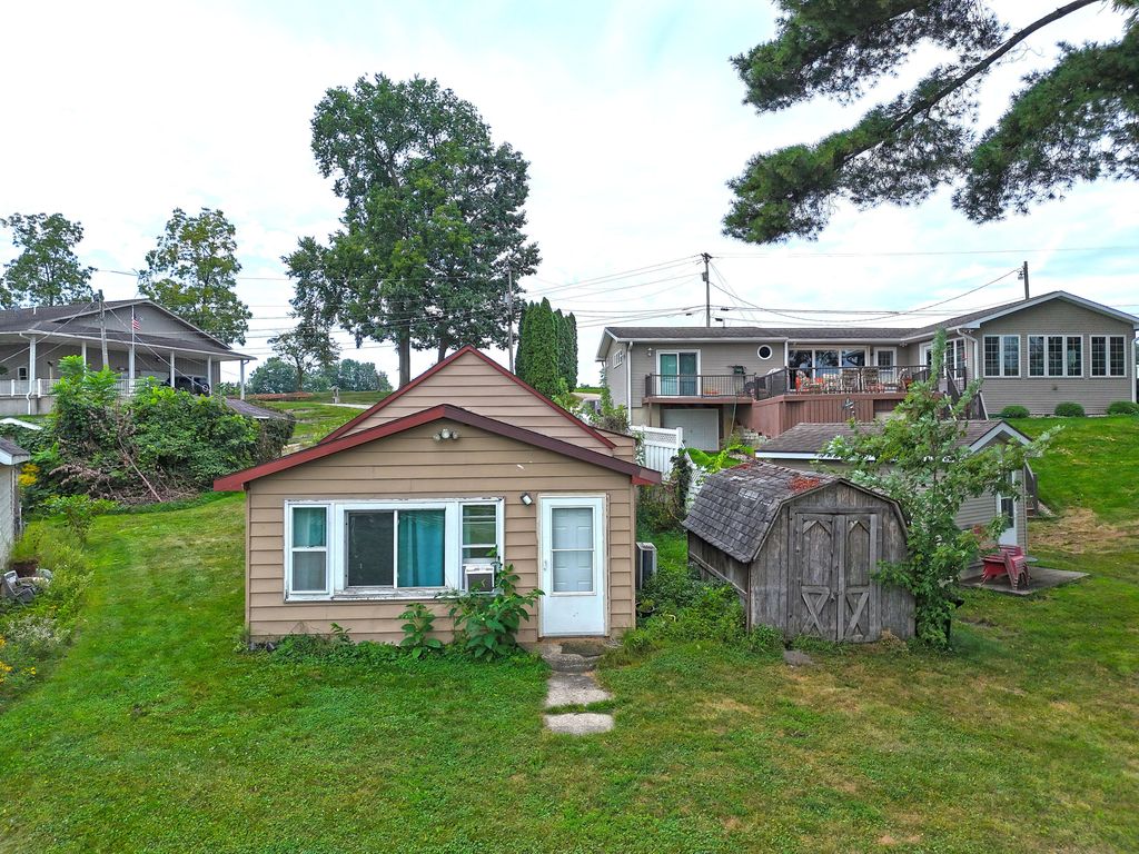70855 Hollywood Shores Drive, Porter township