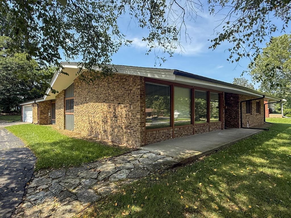 820 Iroquois Trail, Niles
