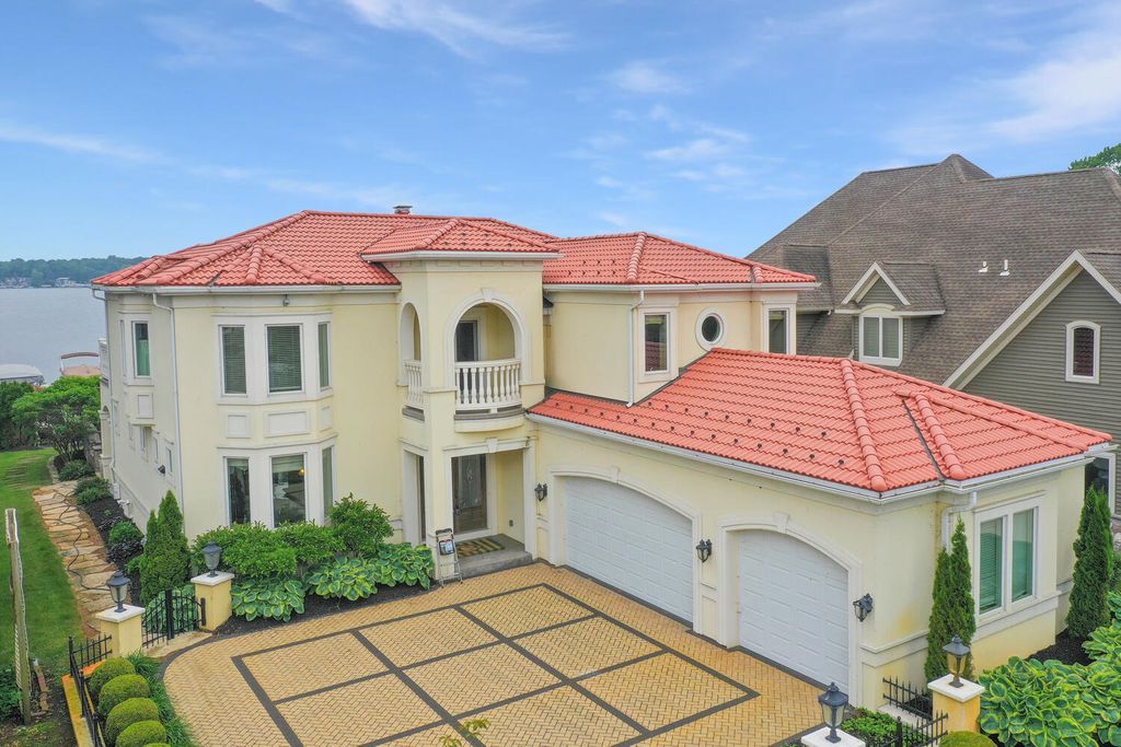 68283 Park Shore Drive, Ontwa township