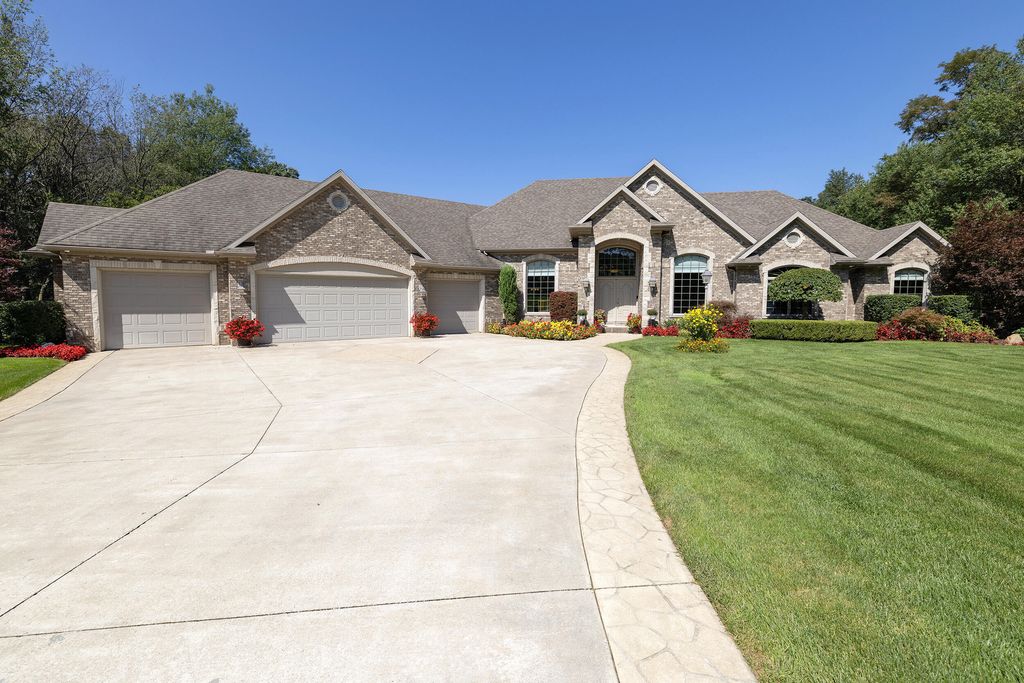 33117 Lake Forest Court, Niles