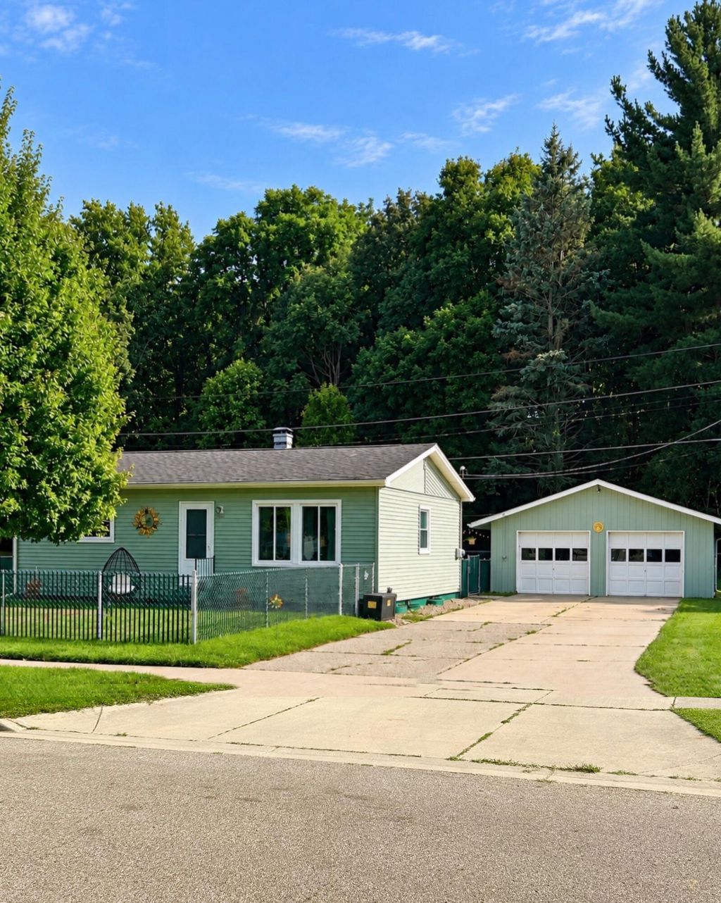 380 Cherry Street, Coloma