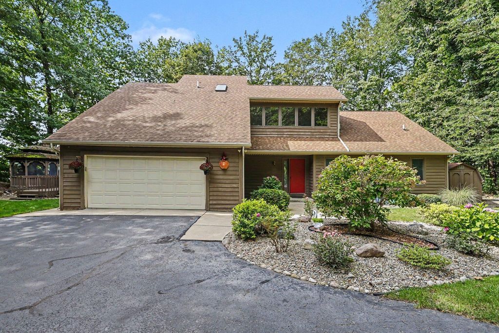 4245 Lake Chapin Bluff, Berrien Springs