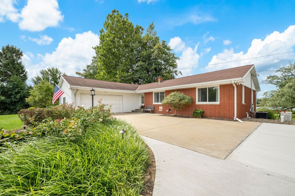 48648 68th Street, Hartford