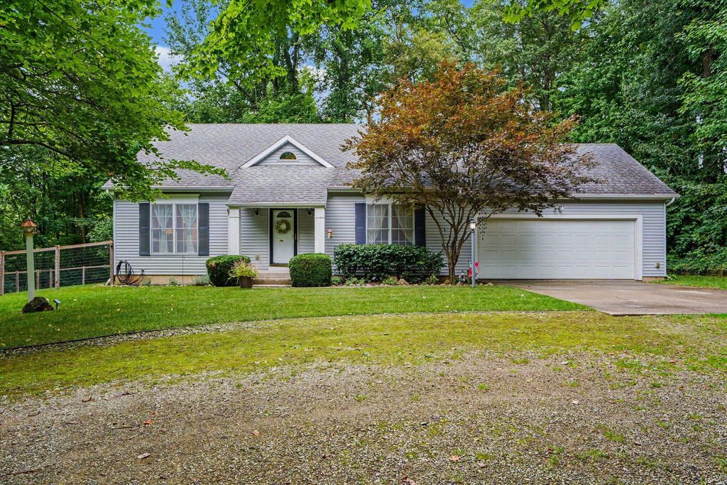 6367 Pokagon Road, Berrien Center