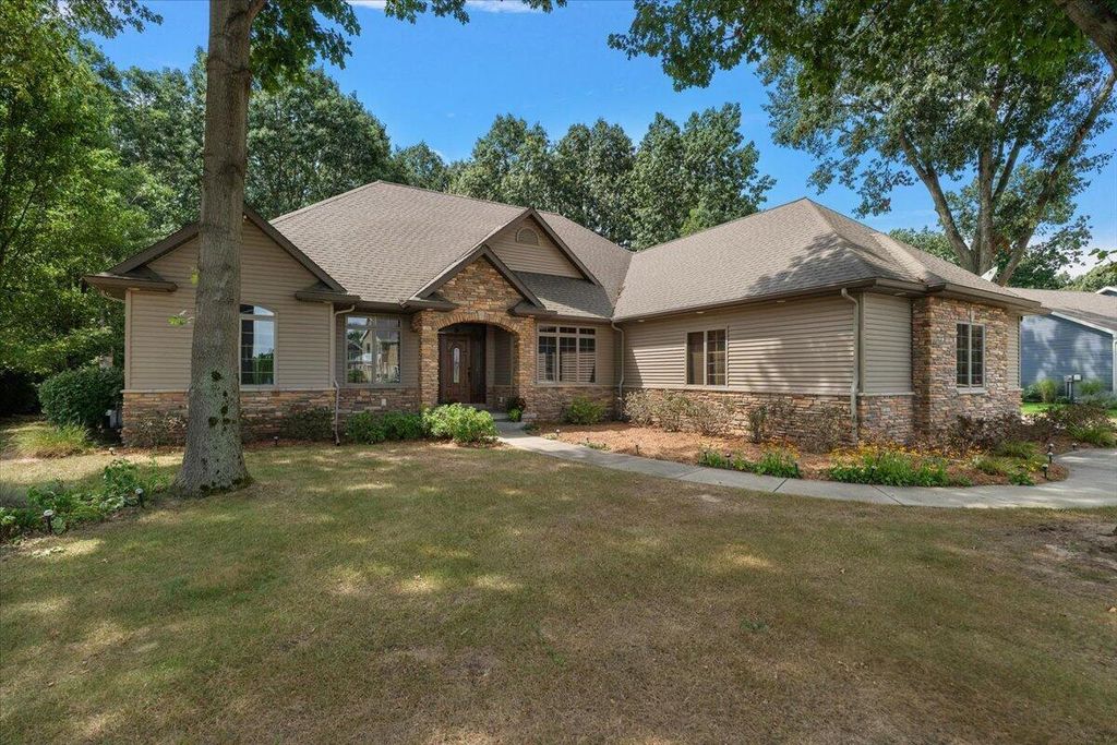 3958 Fox Woods Road, St. Joseph
