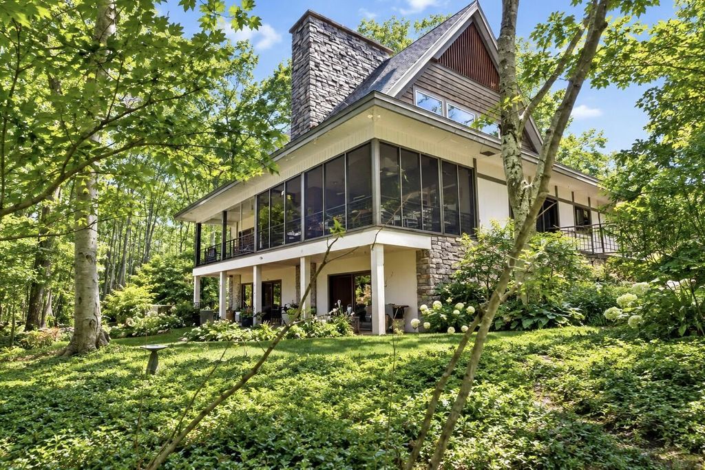 7043 Sand Dune Drive, Sawyer