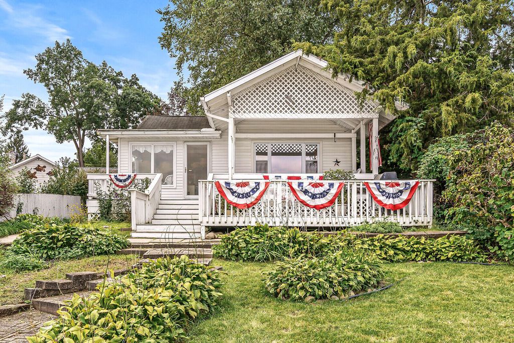 23806 S Shore Drive, Edwardsburg