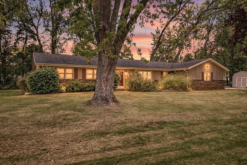 621 Manitou Road, St. Joseph