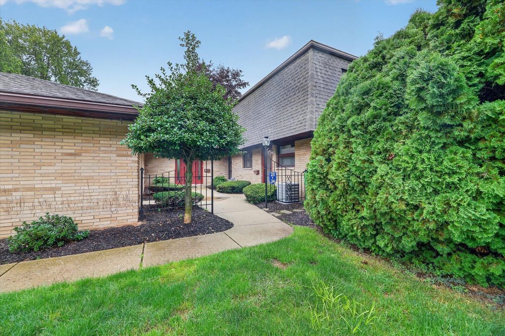 2727 S Lakeshore Drive Unit: F23, St. Joseph