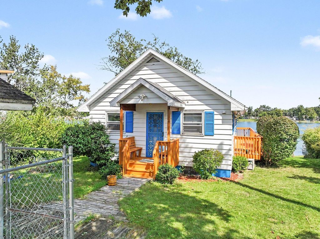 24998 Lakeshore Drive, Dowagiac