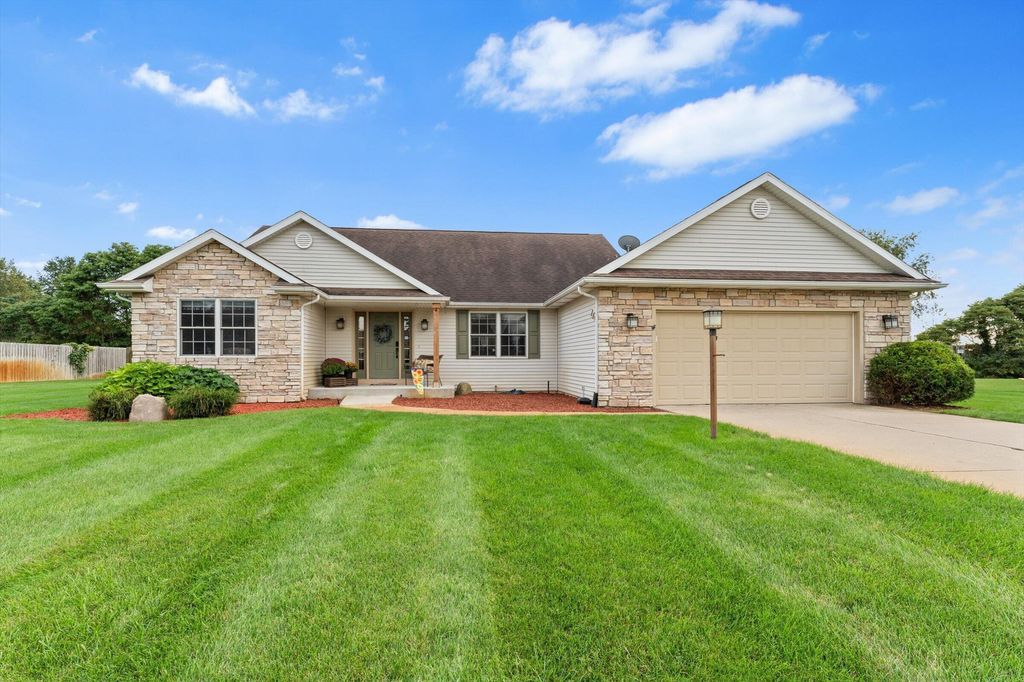 69390 Sundance Drive, Edwardsburg