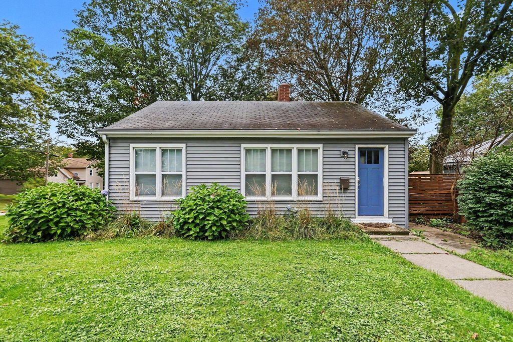 208 N Oak Street, Buchanan
