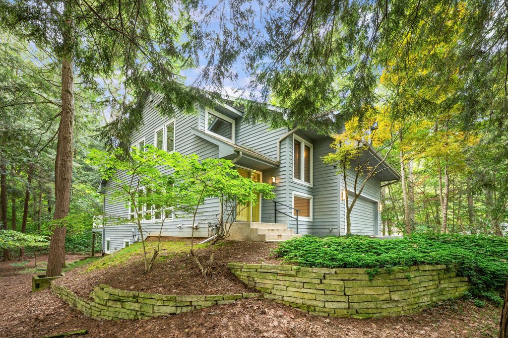 12760 Highland Shores Drive, Sawyer
