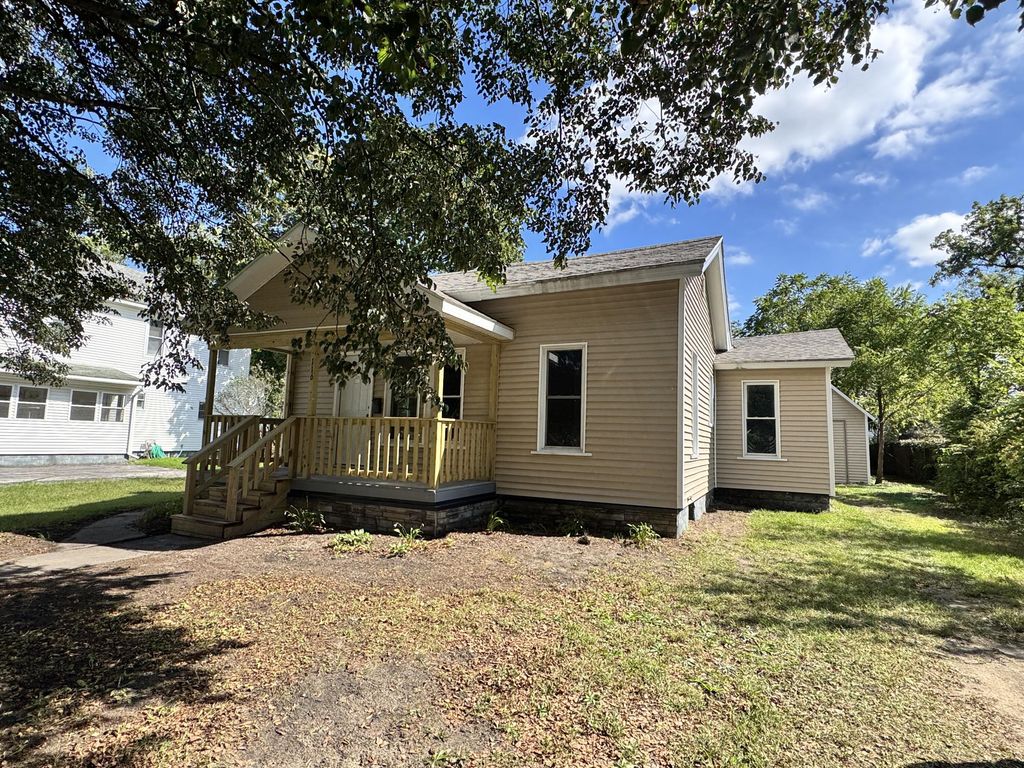 116 E Railroad Street, Dowagiac