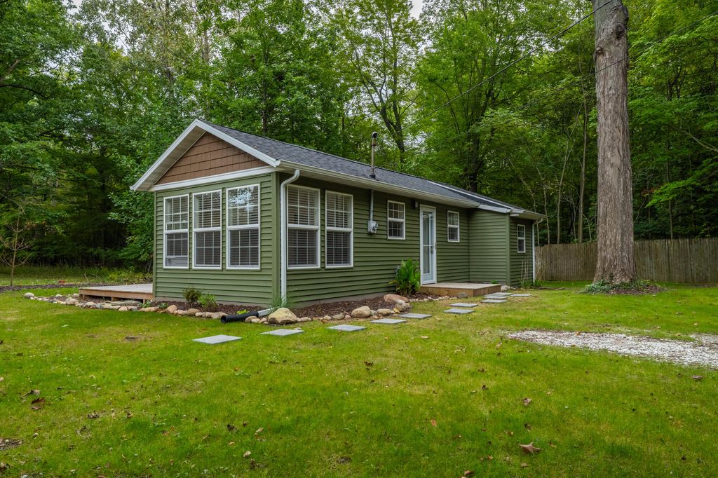 12661 Red Arrow Highway, Sawyer