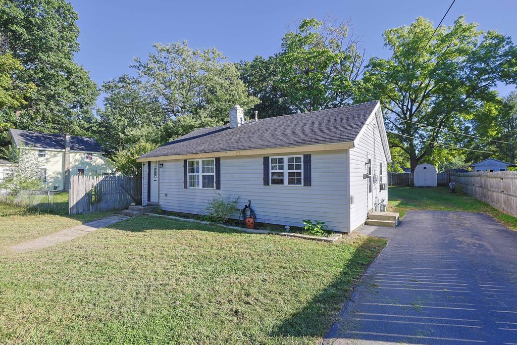 208 Dewey Street, Dowagiac