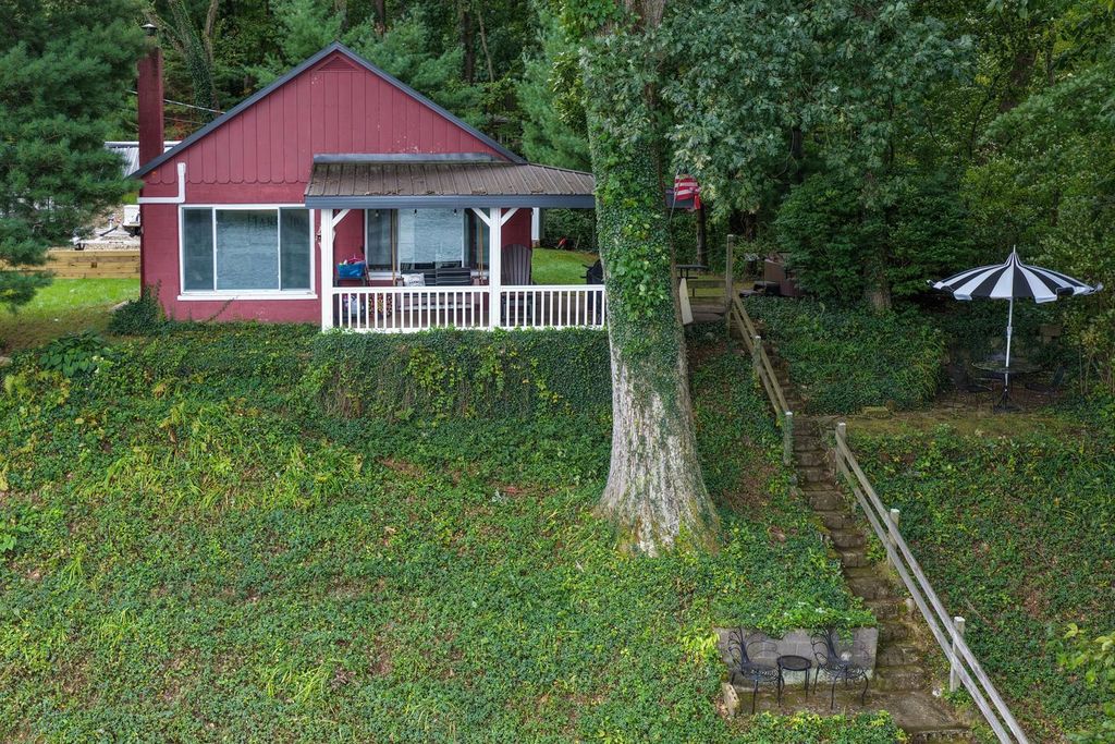 59924 Oakwood Beach Drive, Three Rivers