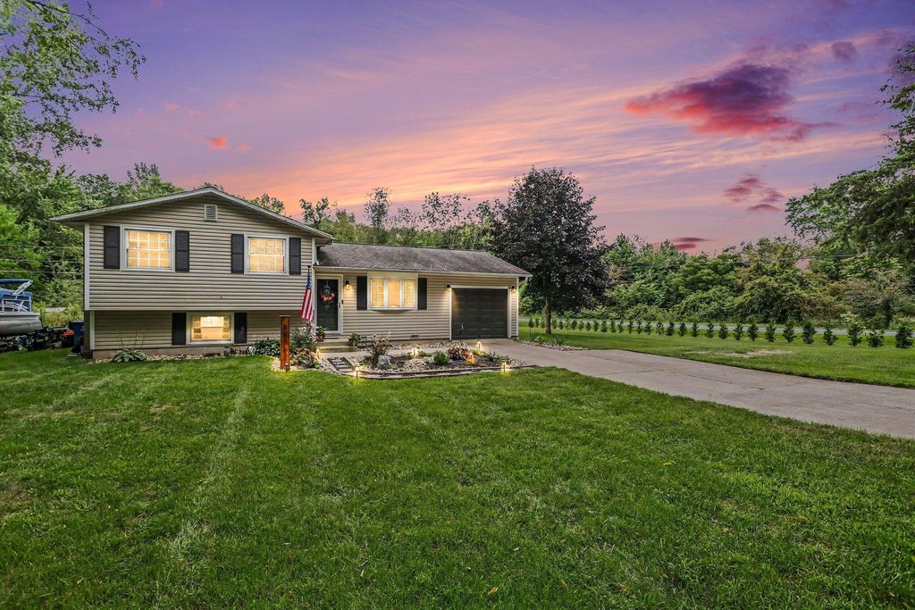 95427 Magician Lk Road, Dowagiac