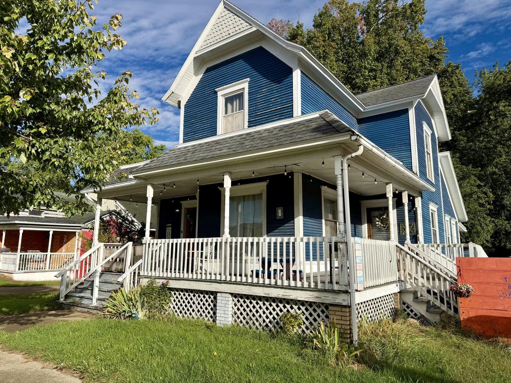 206 W Division Street, Dowagiac