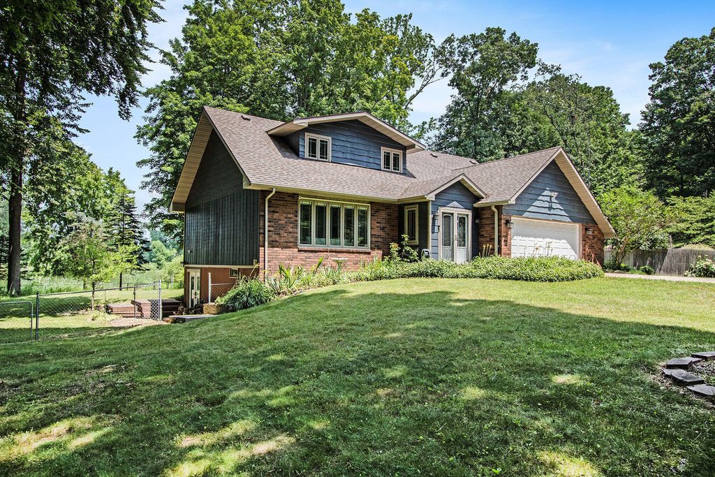 2569 Ridgewood Trail, Berrien Springs