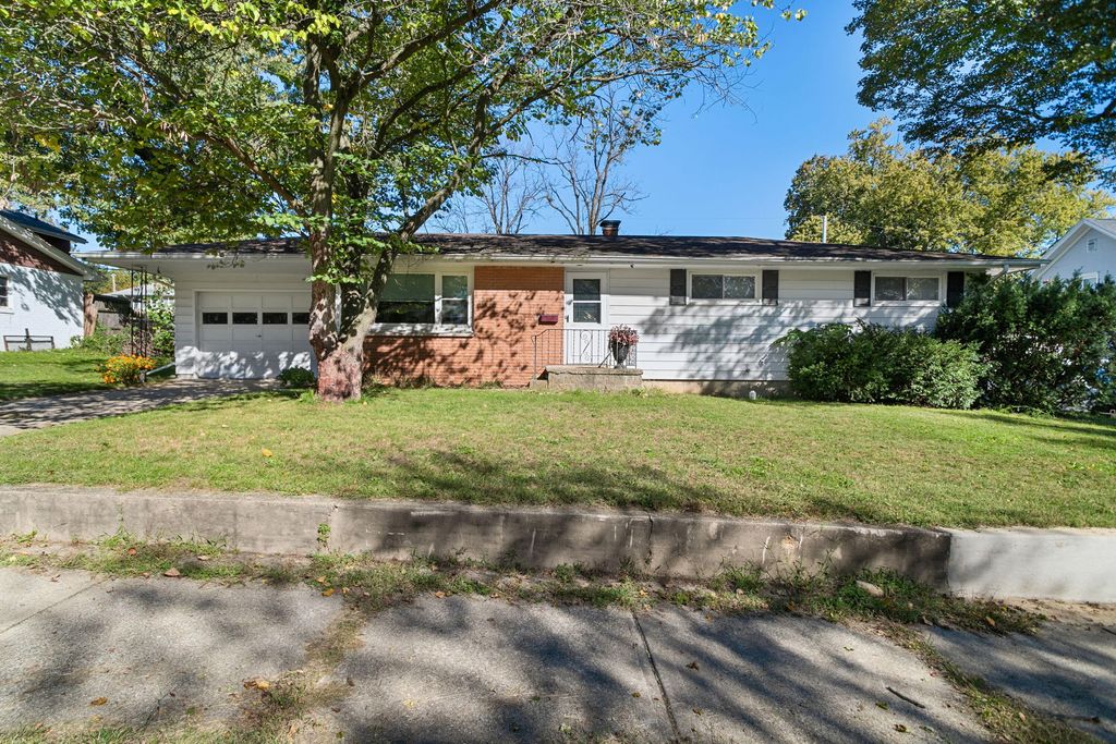 108 W Dewey Street, Buchanan