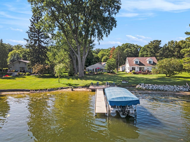 15666 Connelly Avenue, Spring Lake township