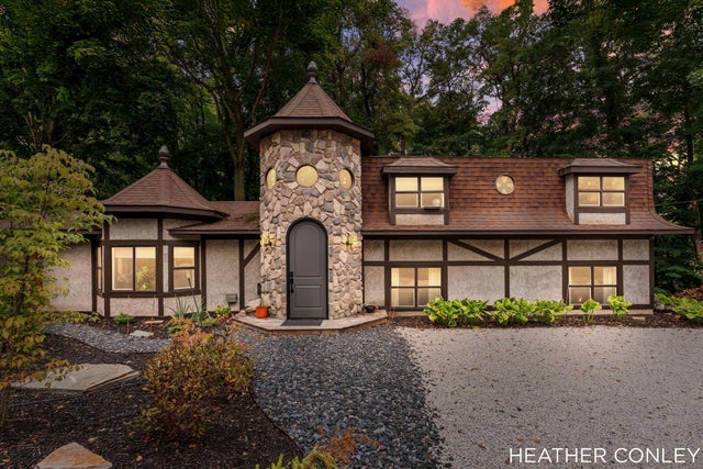 260 Brook Street, Saugatuck city